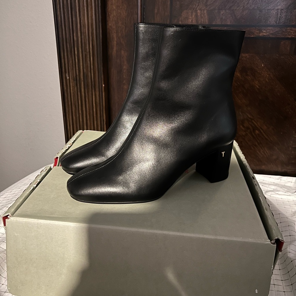 Elegant Black Ankle Boots